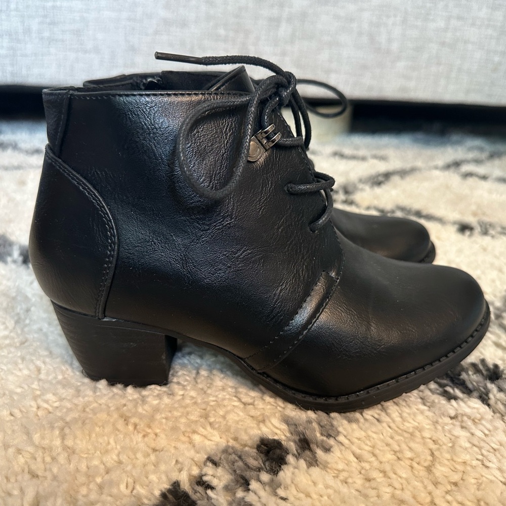 VJH Confort Black Ankle Boots with Chunky Heel